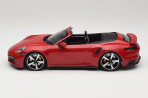 Porsche 911 992 Turbo S Cabriolet Donkerrood Minichamps 1:18 PORSCHE007 Metaal — afbeelding 3 van 6