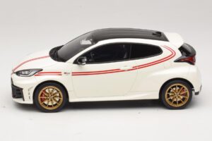 Toyota GR Yaris TGR Italy Gelimiteerde Editie Pure White Otto 1:18 OT1183 Hars — afbeelding 3 van 6