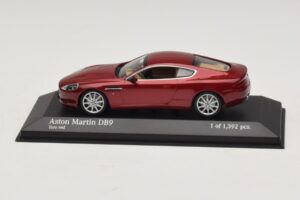 Aston Martin DB9 Rood Metallic Minichamps 1:43 400137340 Metaal