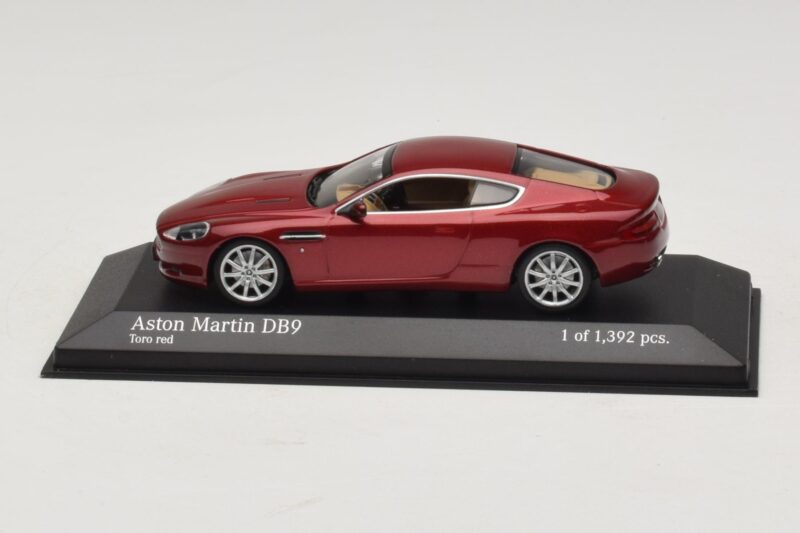 Aston Martin DB9 Rood Metallic Minichamps 1:43 400137340 Metaal