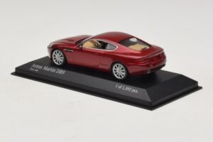 Aston Martin DB9 Rood Metallic Minichamps 1:43 400137340 Metaal — afbeelding 3 van 4