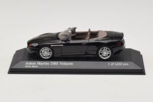 Aston Martin DBS Volante Zwart Metallic Minichamps 1:43 400137930 Metaal