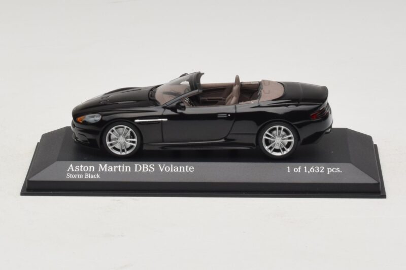 Aston Martin DBS Volante Zwart Metallic Minichamps 1:43 400137930 Metaal