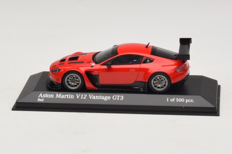 Aston Martin V12 Vantage GT3 Rood Minichamps 1:43 Aston Martin V12 Vantage GT3 Rood Minichamps 1:43 4371121392 Metaal
