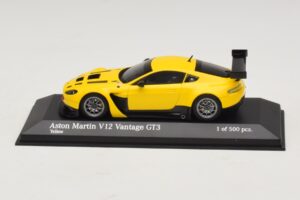 Aston Martin V12 Vantage GT3 Geel Minichamps 1:43 437121391 Metaal