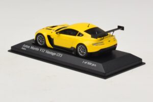 Aston Martin V12 Vantage GT3 Geel Minichamps 1:43 437121391 Metaal — afbeelding 3 van 4