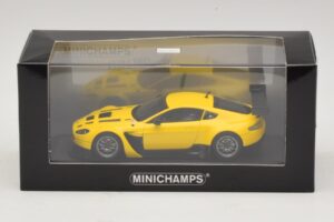 Aston Martin V12 Vantage GT3 Geel Minichamps 1:43 437121391 Metaal — afbeelding 4 van 4