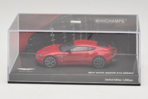 Aston Martin V12 Zagato Rood Minichamps 1:43 437137220 Metaal — afbeelding 4 van 5