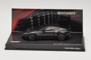 Aston Martin V12 Zagato Scintilla Silver Minichamps 1:43 437137221 Metaal
