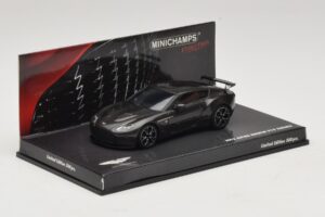 Aston Martin V12 Zagato Scintilla Silver Minichamps 1:43 437137221 Metaal — afbeelding 2 van 5
