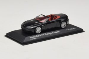 Aston Martin V8 Vantage Roadster Zwart Metallic Minichamps 1:43 400137431 Metaal — afbeelding 2 van 4