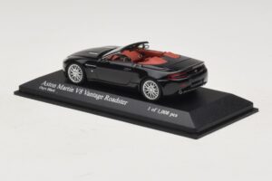 Aston Martin V8 Vantage Roadster Zwart Metallic Minichamps 1:43 400137431 Metaal — afbeelding 3 van 4