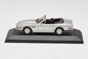 Aston Martin V8 Volante Zilver Minichamps 1:43 400137601 Metaal