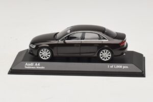 Audi A4 B8 Bruin Metallic Minichamps 1:43 410011000 Metaal