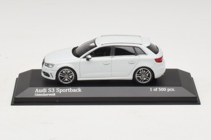 Audi S3 8V Sportback Wit Minichamps 1:43 Audi S3 8V Sportback Wit Minichamps 1:43 437013010 Metaal