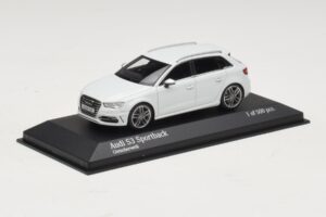 Audi S3 8V Sportback Wit Minichamps 1:43 437013010 Metaal — afbeelding 2 van 4