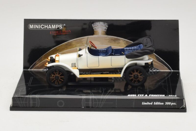 Audi Typ A Phaeton Wit Blauw Minichamps 1:43 Audi Typ A Phaeton Wit Blauw Minichamps 1:43 437019032 Metaal