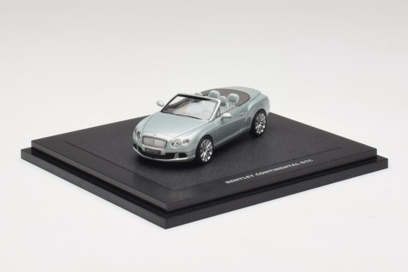 Bentley Continental GTC Light Grey Metallic Minichamps 1:43 Bentley Continental GTC Light Grey Metallic Minichamps 1:43 BL907 Metaal