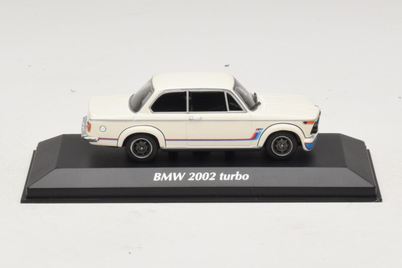 BMW 2002 Turbo Wit Maxichamps 1:43 940022201 Metaal