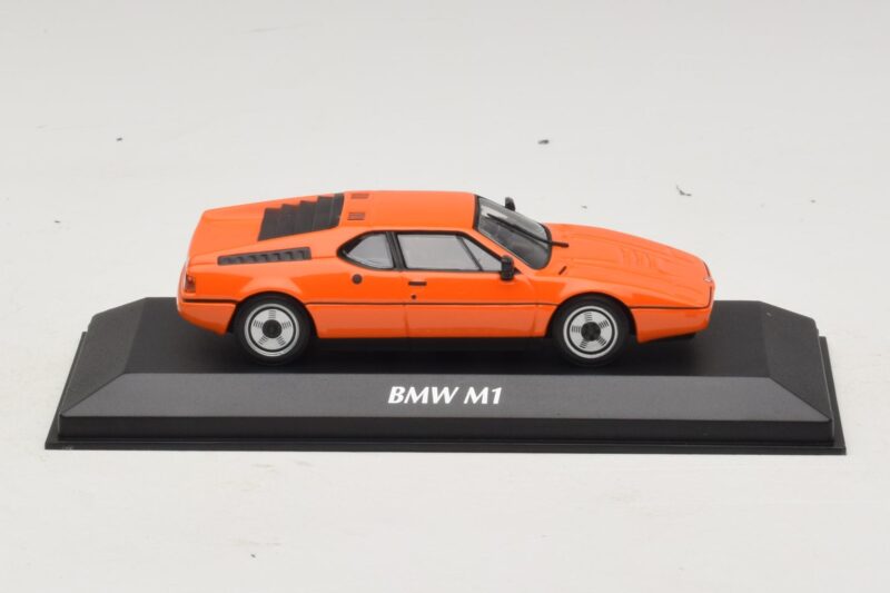 BMW M1 Oranje Maxichamps 1:43 940025020 Metaal