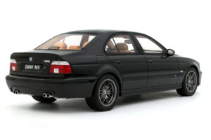 BMW M5 E39 Black Sapphire Metallic Otto 1:18 OT1338 Hars — afbeelding 2 van 4