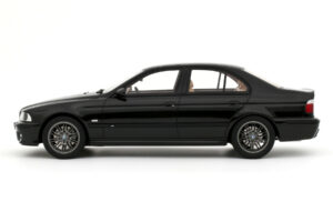 BMW M5 E39 Black Sapphire Metallic Otto 1:18 OT1338 Hars — afbeelding 3 van 4