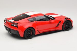 Chevrolet Corvette C7 Grand Sport Rood met Witte Strepen AUTOart 1:18 71274 Composiet — afbeelding 3 van 8