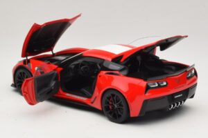 Chevrolet Corvette C7 Grand Sport Rood met Witte Strepen AUTOart 1:18 71274 Composiet — afbeelding 5 van 8