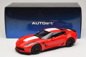 Chevrolet Corvette C7 Grand Sport Rood met Witte Strepen AUTOart 1:18 71274 Composiet — afbeelding 8 van 8