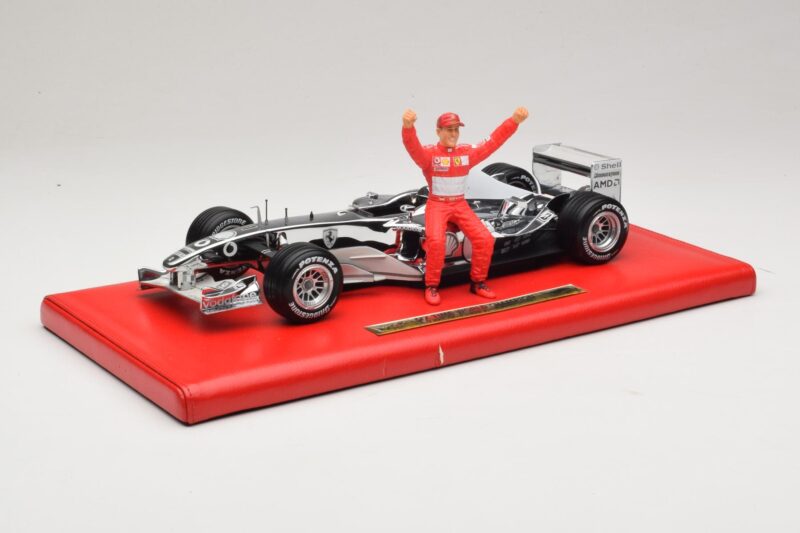 Ferrari F2004 #1 M. Schumacher Six Time World Champion 2004 Chroom Zilver Hot Wheels 1:18 C7332 Metaal