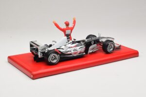 Ferrari F2004 #1 M. Schumacher Six Time World Champion 2004 Chroom Zilver Hot Wheels 1:18 C7332 Metaal — afbeelding 2 van 6