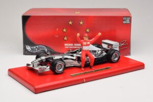 Ferrari F2004 #1 M. Schumacher Six Time World Champion 2004 Chroom Zilver Hot Wheels 1:18 C7332 Metaal — afbeelding 6 van 6