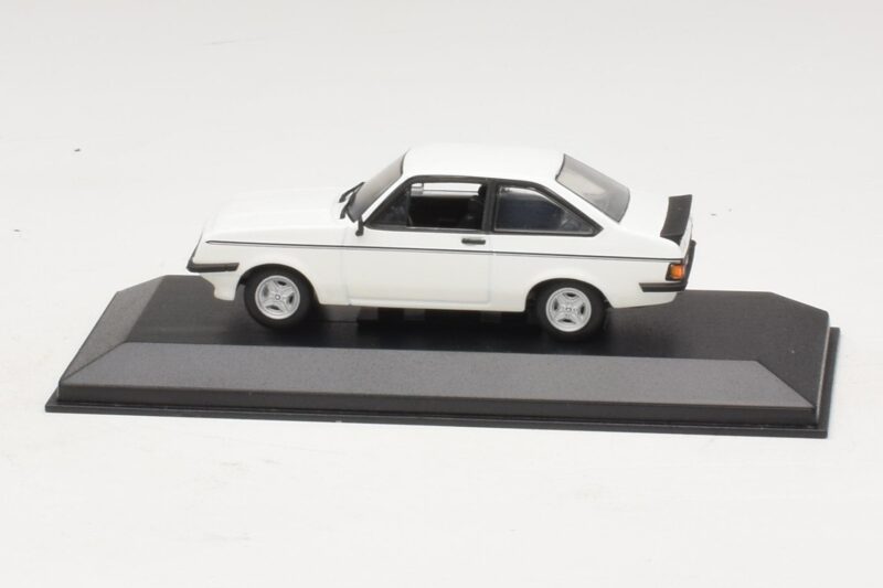 Ford Escort Mk1 TC Wit Minichamps 1:43 Ford Escort Mk1 TC Wit Minichamps 1:43 400081070 Metaal
