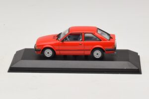Ford Escort Mk3 3-deurs Rood Minichamps 1:43 400085000 Metaal