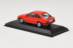 Ford Escort Mk3 3-deurs Rood Minichamps 1:43 400085000 Metaal — afbeelding 3 van 4
