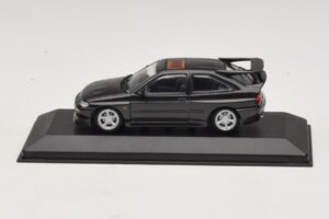 Ford Escort RS Cosworth Zwart Metallic Minichamps 1:43 430082106 Metaal