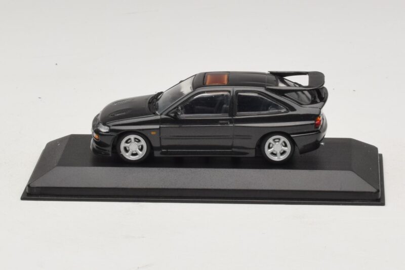 Ford Escort RS Cosworth Zwart Metallic Minichamps 1:43 430082106 Metaal