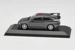 Ford Escort RS Cosworth Donkergroen Metallic Minichamps 1:43 430086300 Metaal
