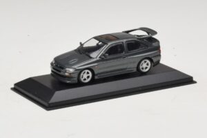 Ford Escort RS Cosworth Donkergroen Metallic Minichamps 1:43 430086300 Metaal — afbeelding 2 van 4
