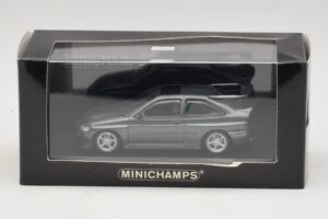 Ford Escort RS Cosworth Donkergroen Metallic Minichamps 1:43 430086300 Metaal — afbeelding 4 van 4