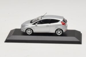 Ford Fiesta Mk7 Moondust Silver Metallic Minichamps 1:43 403088003 Metaal