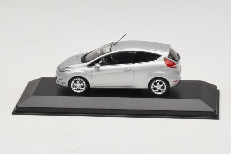 Ford Fiesta Mk7 Moondust Silver Metallic Minichamps 1:43 403088003 Metaal