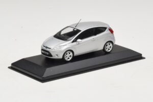Ford Fiesta Mk7 Moondust Silver Metallic Minichamps 1:43 403088003 Metaal — afbeelding 2 van 4