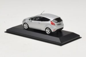 Ford Fiesta Mk7 Moondust Silver Metallic Minichamps 1:43 403088003 Metaal — afbeelding 3 van 4