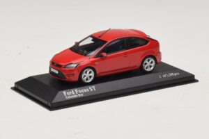 Ford Focus ST Mk2 Rood Minichamps 1:43 400087301 Metaal — afbeelding 2 van 4
