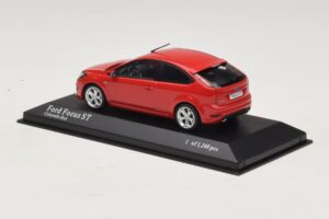 Ford Focus ST Mk2 Rood Minichamps 1:43 400087301 Metaal — afbeelding 3 van 4