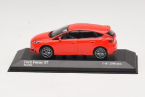 Ford Focus ST Mk3 Rood Minichamps 1:43 410081001 Metaal
