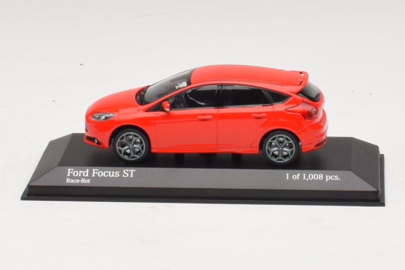 Ford Focus ST Mk3 Rood Minichamps 1:43 410081001 Metaal
