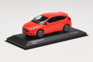 Ford Focus ST Mk3 Rood Minichamps 1:43 410081001 Metaal — afbeelding 2 van 4