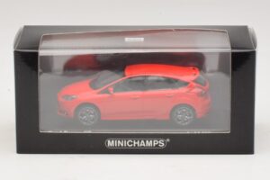 Ford Focus ST Mk3 Rood Minichamps 1:43 410081001 Metaal — afbeelding 4 van 4